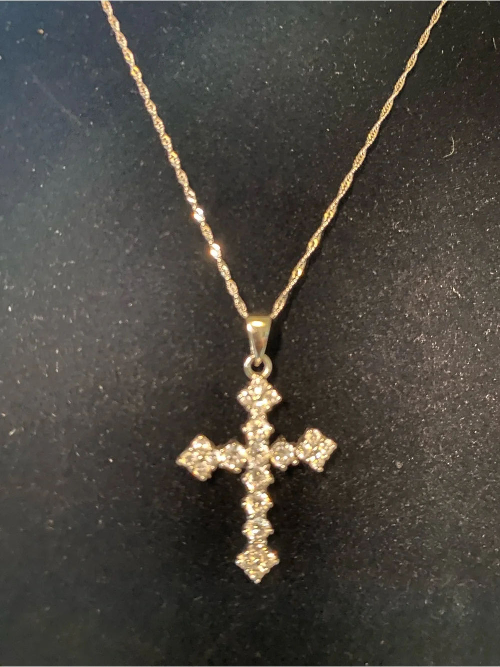 ELEGANT WHITE METAL CROSS NECKLACE W/DELICATE CHAIN CRYSTAL CROSS PENDANT
